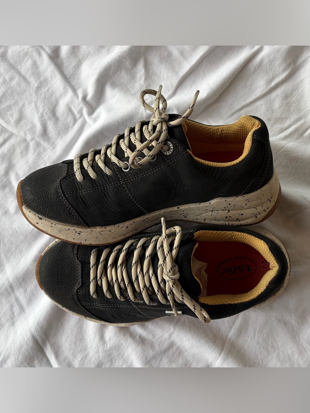 Taos Women's Shasta Waterproof Sneaker Outdoor Hiking Adventure Like New! Sz 7.5